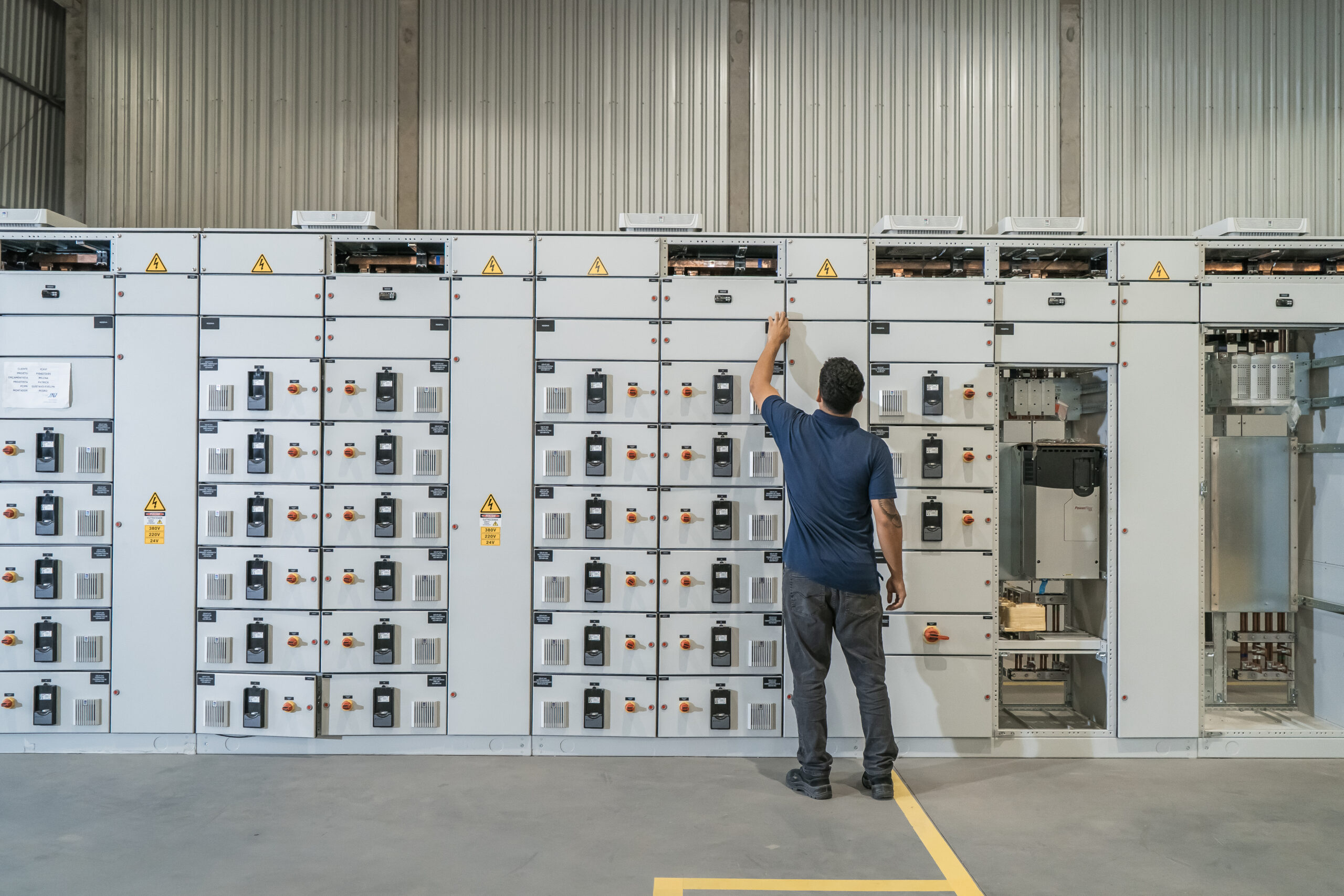 Painéis para operações industriais mais seguras e eficientes